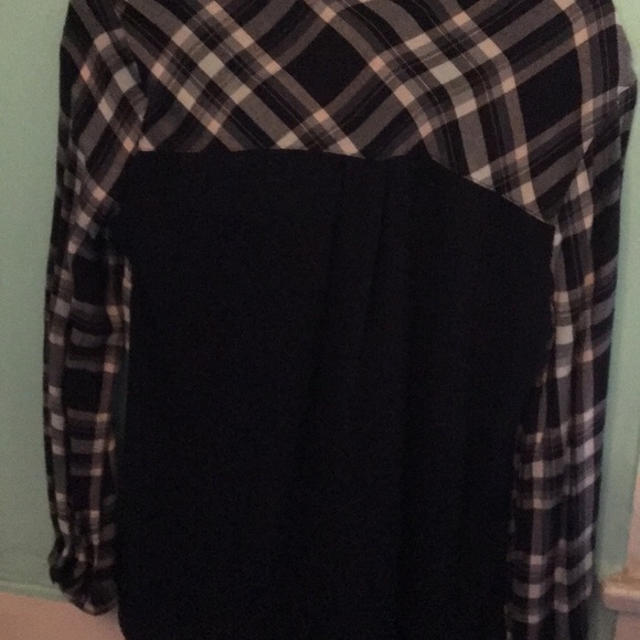 Navy blue and white flannel with design in back - Picture 2 of 4